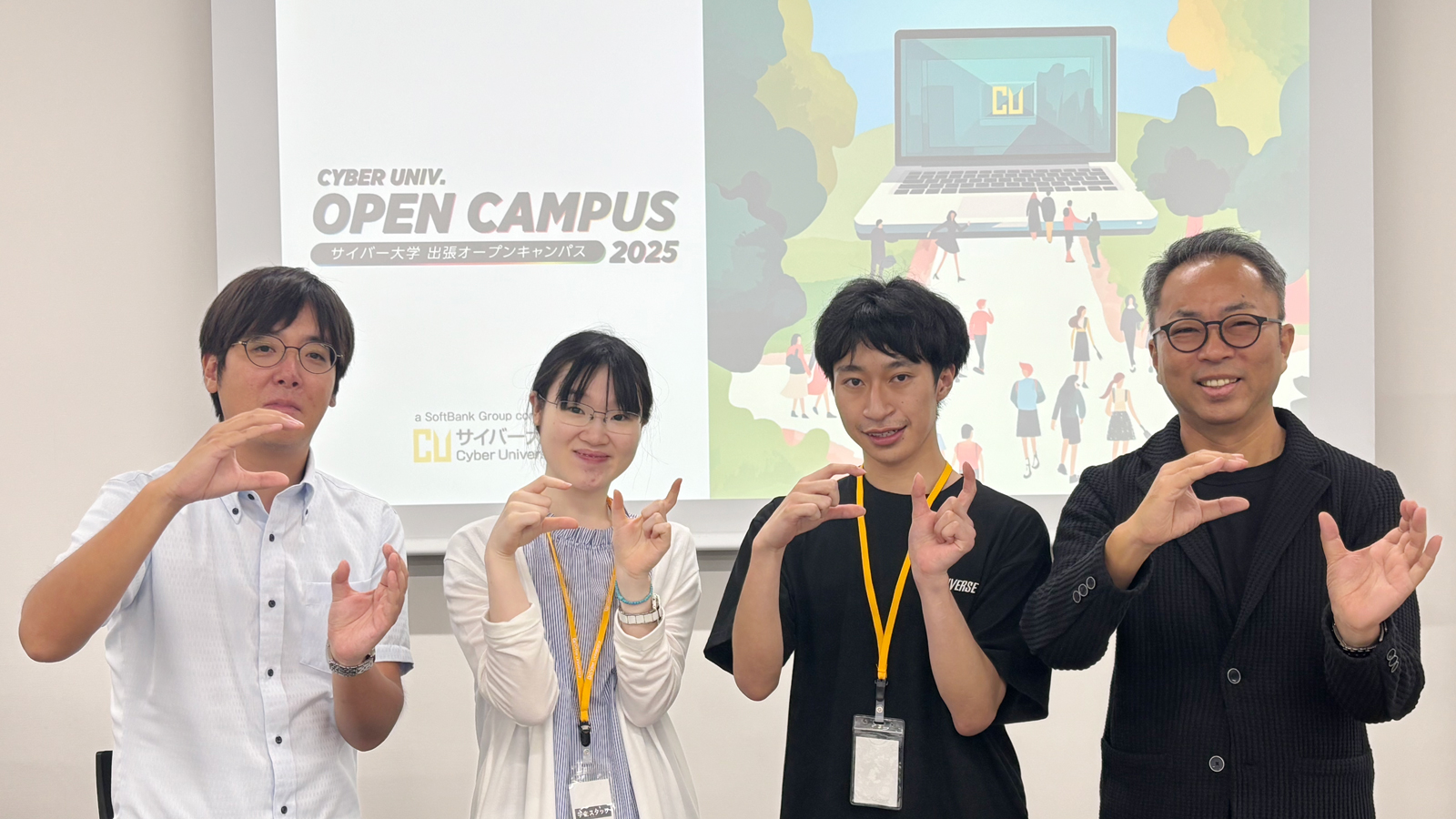 【福岡会場】学生スタッフ(中央2人)と教員